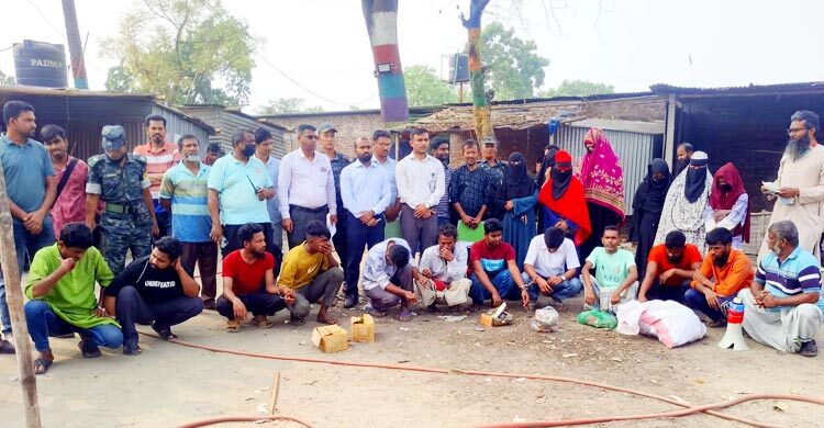 শ্রমিকদের বোডিংয়ের আড়ালে পতিতা ব্যবসা, ১৯ নারী-পুরুষ আটক