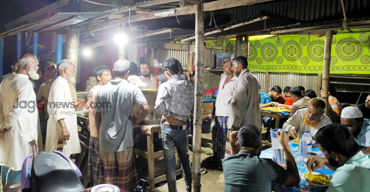 স্বাদের জাদুতে ভোজনরসিকদের মন জয় করেছে আমজেদের খিচুড়ি