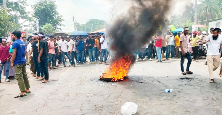 অবরোধে তৃতীয় দিনে মতো ঢাকার সঙ্গে ২১ জেলার যান চলাচল বন্ধ