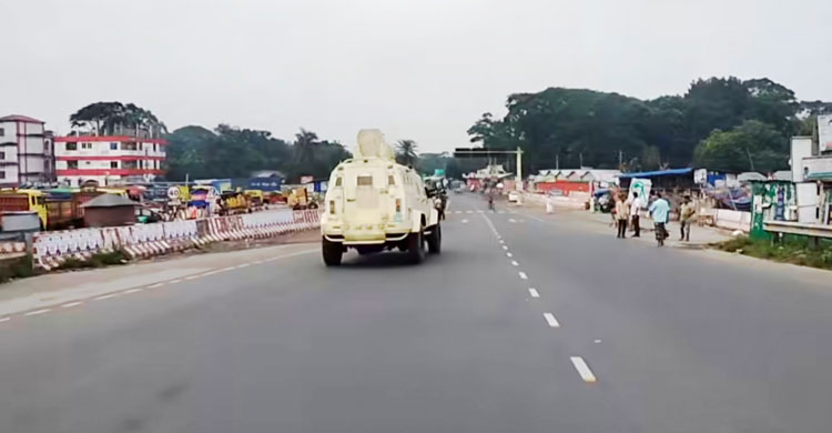 ফরিদপুরে যান চলাচল স্বাভাবিক, সড়কের পাশে অবস্থান আন্দোলনকারীদের