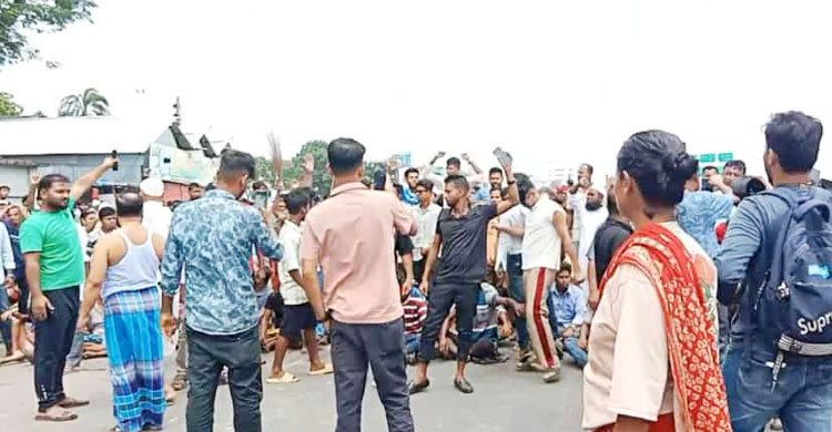 বিক্ষোভ থেকে সড়ক অবরোধ, ঢাকার সঙ্গে ২১ জেলার যান চলাচল বন্ধ