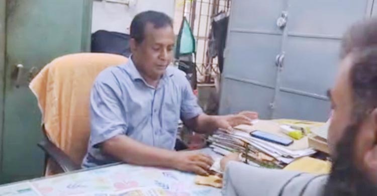 ফরিদপুর ভূমি অফিসে প্রকাশ্যেই চলে ঘুস লেনদেন