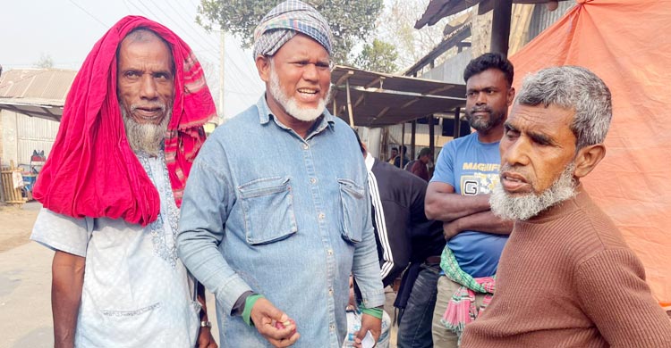 ফরিদপুরের পেঁয়াজ চাষিরা এবার বড় ধরনের সংকটে পড়েছেন। মৌসুমের শুরুতে ভালো দাম পাওয়ার আশায় যারা পেঁয়াজ চাষে আশাবাদী ছিলেন রমজানের আগে হঠাৎ করে