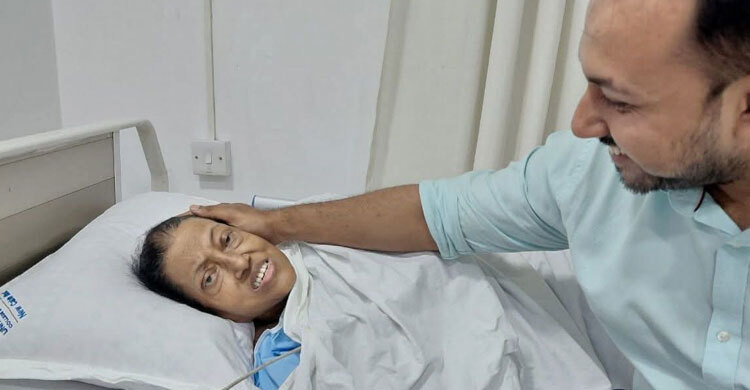 ‘আম্মাকে কেবিনে স্থানান্তর করা হয়েছে’, ছেলের স্বস্তি