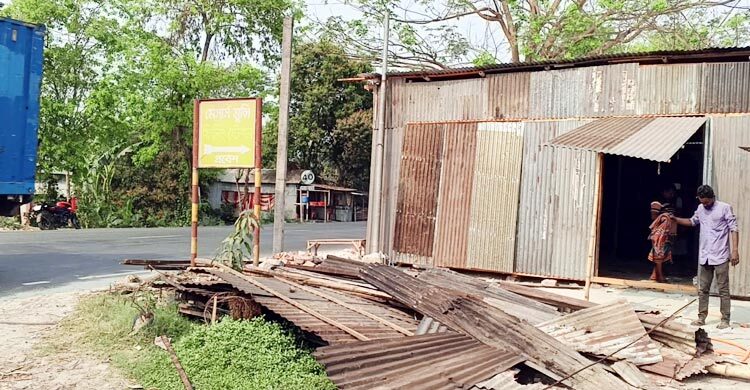 বিএনপি নেতার বিরুদ্ধে মহাসড়কের সরকারি জমি দখলের অভিযোগ