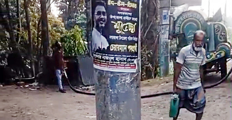 ফরিদপুরে মহাসড়কে দাঁড়িয়ে ট্যাংক লরি থেকে তেল বিক্রির অভিযোগ