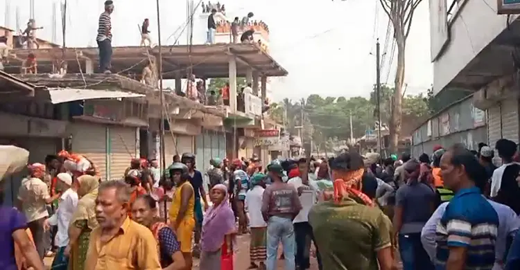 ফুটবল খেলার মাইকিং নিয়ে ৪ গ্রামবাসীর দফায় দফায় সংঘর্ষ, আহত শতাধিক