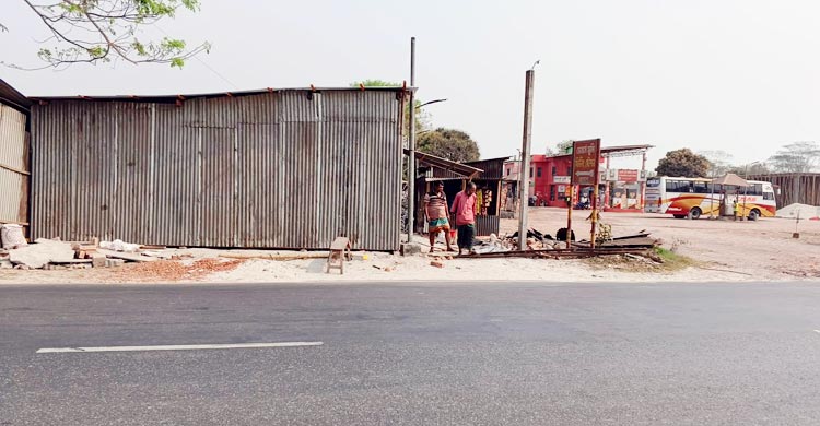 বিএনপি নেতার বিরুদ্ধে মহাসড়কের সরকারি জমি দখলের অভিযোগ
