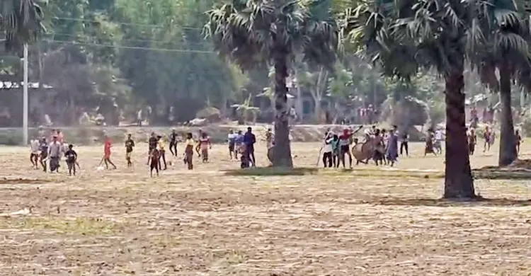 ফরিদপুরে আ.লীগ-বিএনপির সংঘর্ষ, কৃষক দলের কার্যালয়সহ বাড়িঘর ভাঙচুর