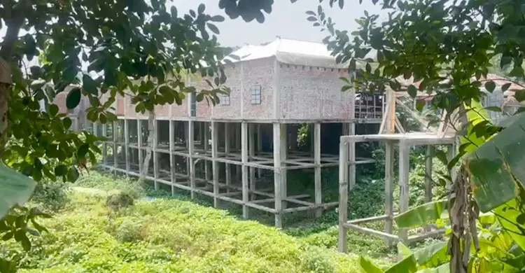 ফরিদপুরে খাল দখল করে দোকান নির্মাণের অভিযোগ