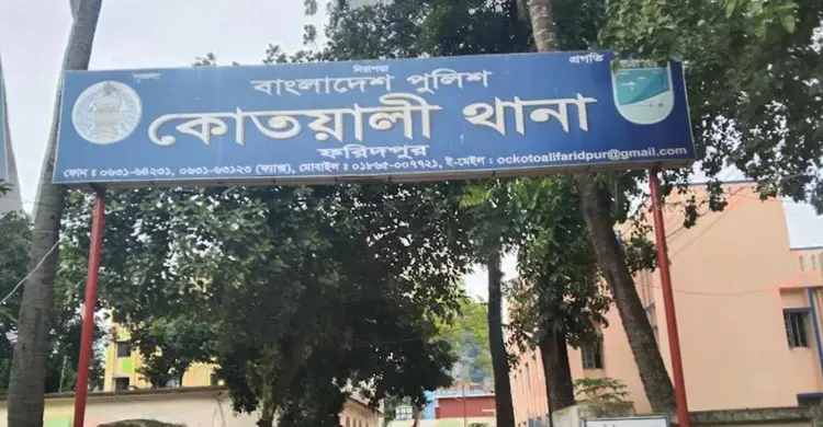 কুকুরের মাটি খোঁড়া দেখে সন্দেহ, বেরিয়ে এলো নারী-শিশুর অর্ধগলিত মরদেহ