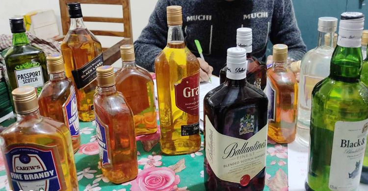 ফরিদপুরে বিদেশি মদসহ নারী আটক