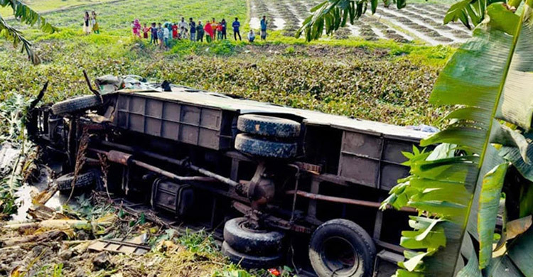 ফরিদপুরে বাস-ট্রাক মুখোমুখি সংঘর্ষ, আহত ৩০