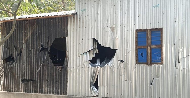 ফরিদপুরে আধিপত্য বিস্তারকে কেন্দ্র করে সংঘর্ষ-বাড়িঘর ভাঙচুর, আহত ২০