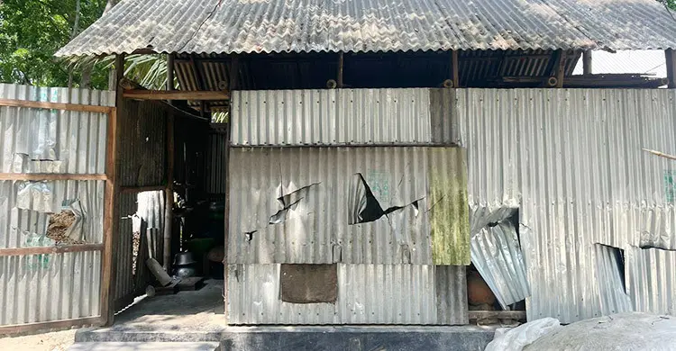 আধিপত্য বিস্তারকে কেন্দ্র করে সংঘর্ষ-ভাঙচুর, আহত ২০