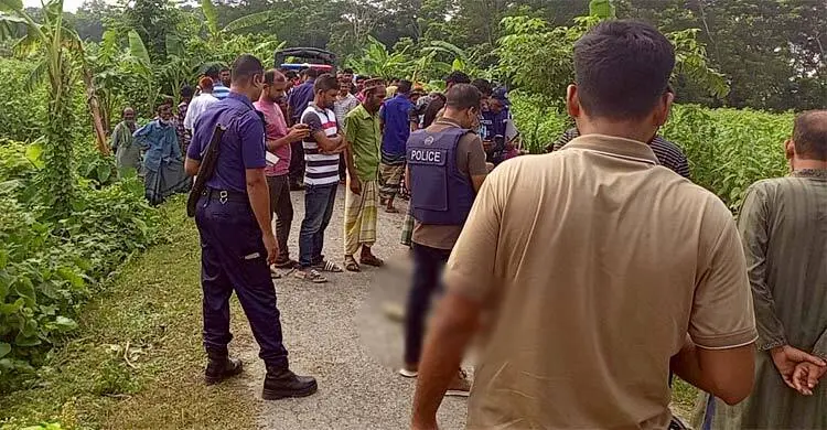 হাত-পা কেটে সড়কে ফেলে রাখা হয় যুবকের মরদেহ