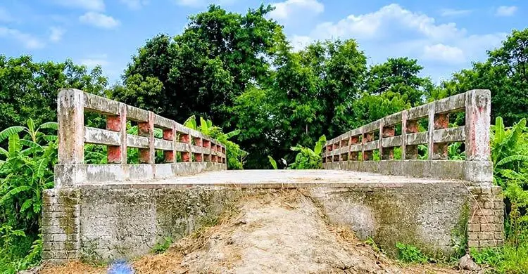 সংযোগ সড়ক নেই, চার বছর ধরে অচল কোটি টাকার সেতু