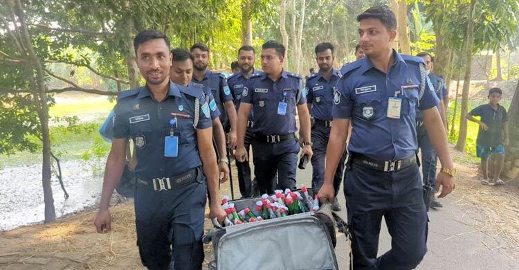 ফরিদপুরে মহাসড়কের পাশ থেকে লাগেজভর্তি পেট্রলবোমা উদ্ধার