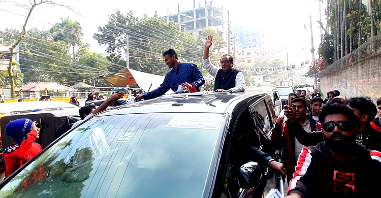 ফরিদপুর-৩ আসনে নৌকার প্রচারণায় সাকিব আল হাসান