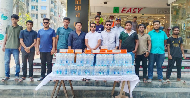 ফরিদপুরে কৃষকদলের উদ্যোগে পানি-স্যালাইন বিতরণ