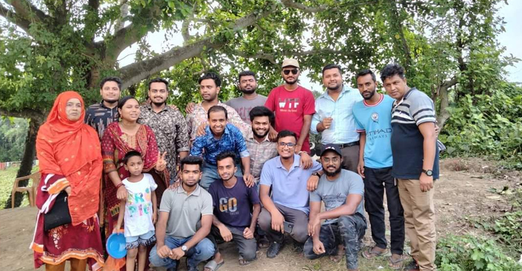 বেদে পল্লীতে ব্যতিক্রমী এক চড়ুইভাতি