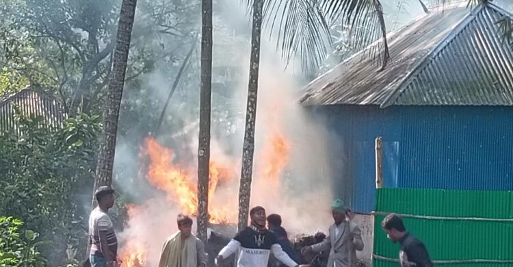 ফরিদপুরে আধিপত্য বিস্তারকে কেন্দ্র করে সংঘর্ষ-বাড়িঘর ভাঙচুর, আহত ২০