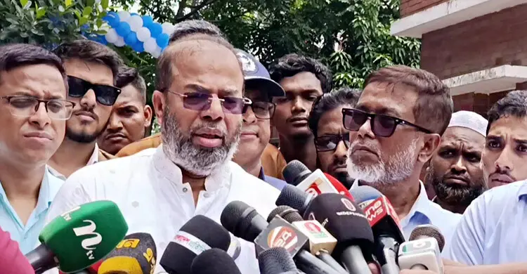বর্তমান সরকার পরিবেশের ব্যাপারে অত্যন্ত আন্তরিক