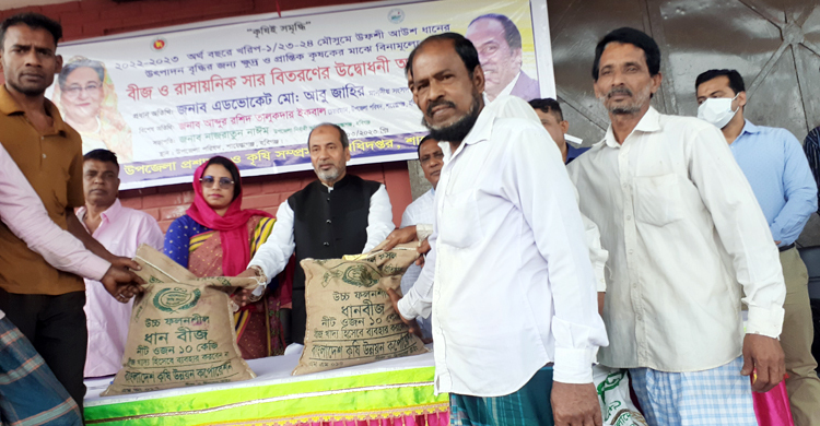 শায়েস্তাগঞ্জে সরকারি প্রণোদনা পেলেন ১৩০০ কৃষক