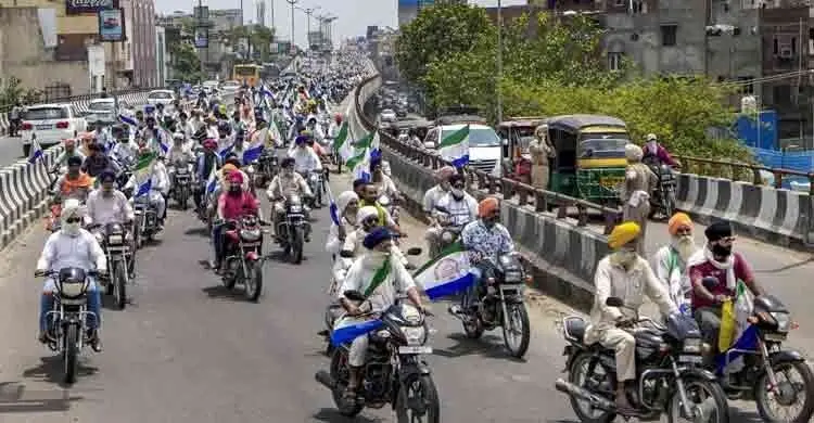 দিল্লির ছাত্র আন্দোলনে যোগ দিচ্ছেন কৃষকরা, বিপাকে মোদী সরকার