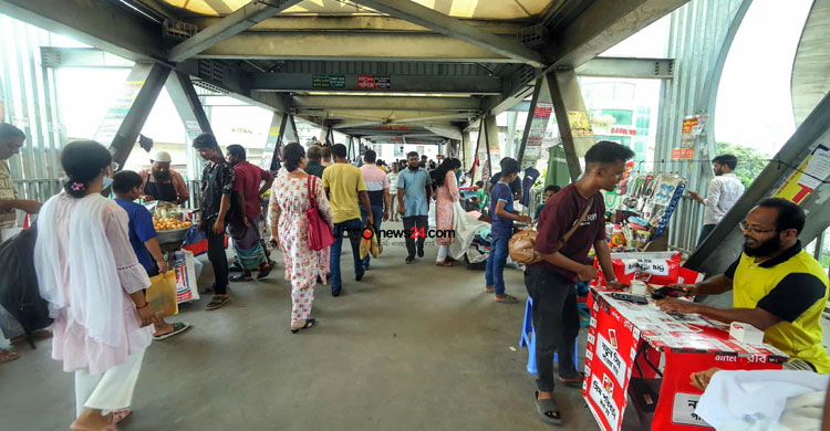 ফার্মগেট ফুটওভার ব্রিজ এখন ভোগান্তির প্রতিচ্ছবি