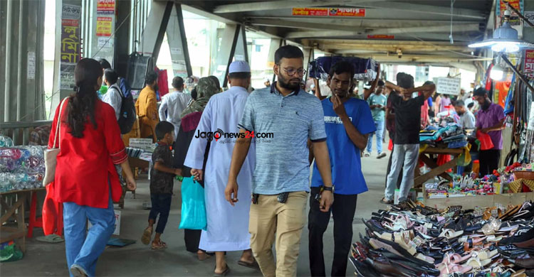 ফার্মগেট ফুটওভার ব্রিজ এখন ভোগান্তির প্রতিচ্ছবি