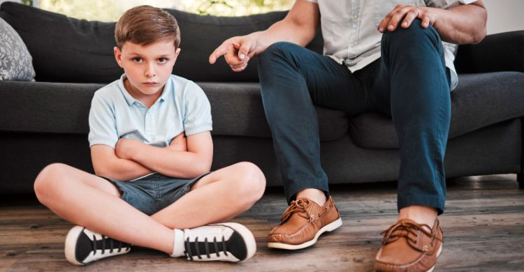 সন্তানকে বাবার শাসন মায়েরা মেনে নিতে পারেন না কেন