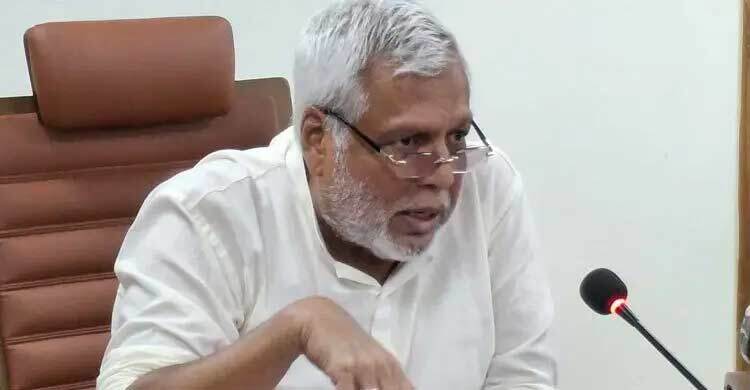 আমি পক্ষপাতদুষ্ট চিন্তা ও সিদ্ধান্ত গ্রহণে অভ্যস্ত নই