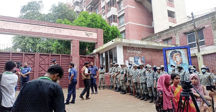 ফজিলাতুন্নেসা হলে হট্টগোল বন্ধ হওয়ার পর ভোটগ্রহণ শুরু