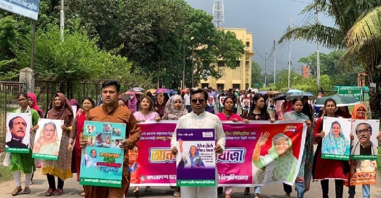 শেরেবাংলায় ছাত্রলীগের আনন্দ শোভাযাত্রা