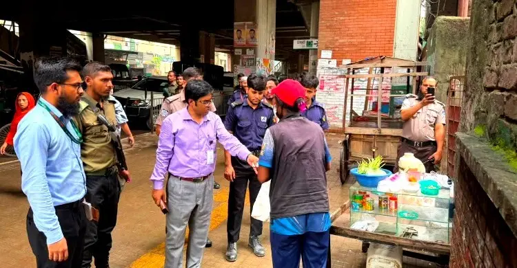মেট্রোরেল স্টেশন এলাকায় অভিযান, উচ্ছেদ ২০-২৫টি অবৈধ দোকান