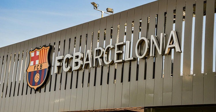 রেকর্ড আয়ে সবাইকে ছাড়িয়ে গেলো বার্সেলোনা