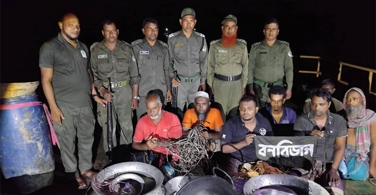 বনবিভাগের পতাকা লাগিয়ে হরিণ শিকারের চেষ্টা, আটক ৭