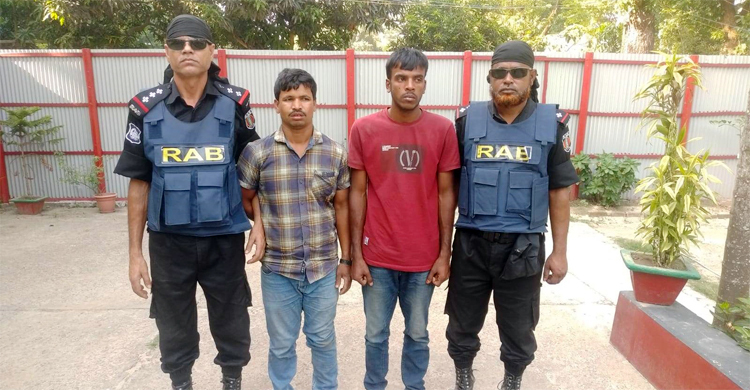 ৯২ বোতল ফেনসিডিলসহ দুই মাদক কারবারি গ্রেফতার