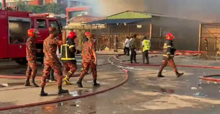 প্রায় ২৭ ঘণ্টা পর কার্গো ভিলেজের আগুন নির্বাপণ