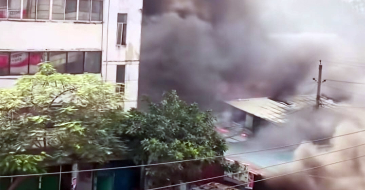 টঙ্গীর ঝুট গুদামে অগ্নিনির্বাপণের ব্যবস্থা ছিল না: ফায়ার সার্ভিস