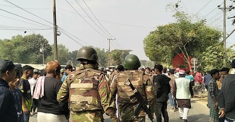 রাখাইনে যুদ্ধের শব্দ, টেকনাফে থমথমে সীমান্ত জনপদ