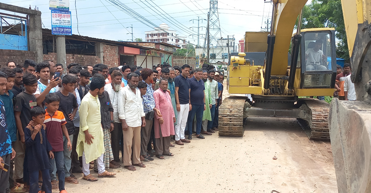 অবশেষে সংস্কার হচ্ছে ফেনীর জয়নাল হাজারী সড়ক