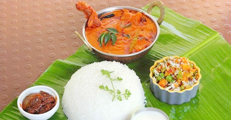 কলাপাতায় ভাত খাওয়া, হারিয়ে যাচ্ছে গ্রামীণ ঐতিহ্য