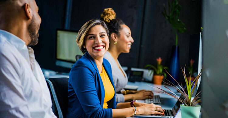 অফিসে যৌন হয়রানি কী, শিকার হলে যা করবেন