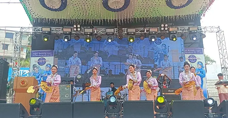 বর্ণিল আয়োজনে শেষ হলো সাংগ্রাই উৎসব