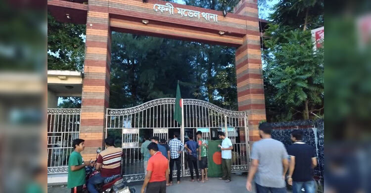 ফেনীতে চাঁদাবাজির অভিযোগে তিন পুলিশ সদস্য ক্লোজড