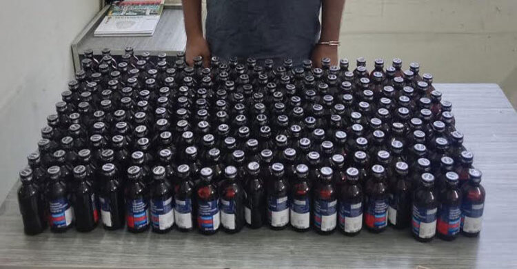 সীমান্ত থেকে ফেনসিডিল সংগ্রহ করে ঢাকায় বিক্রি করতেন রাজন