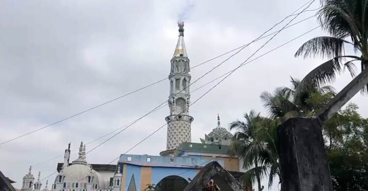 খালেদা জিয়ার মৃত্যু, ফেনীর মজুমদার বাড়িতে শোক সংবাদের মাইকিং