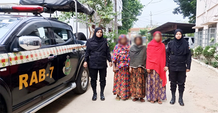 ফেনীতে রঙ মিশিয়ে মসলা তৈরি, আটক ৩